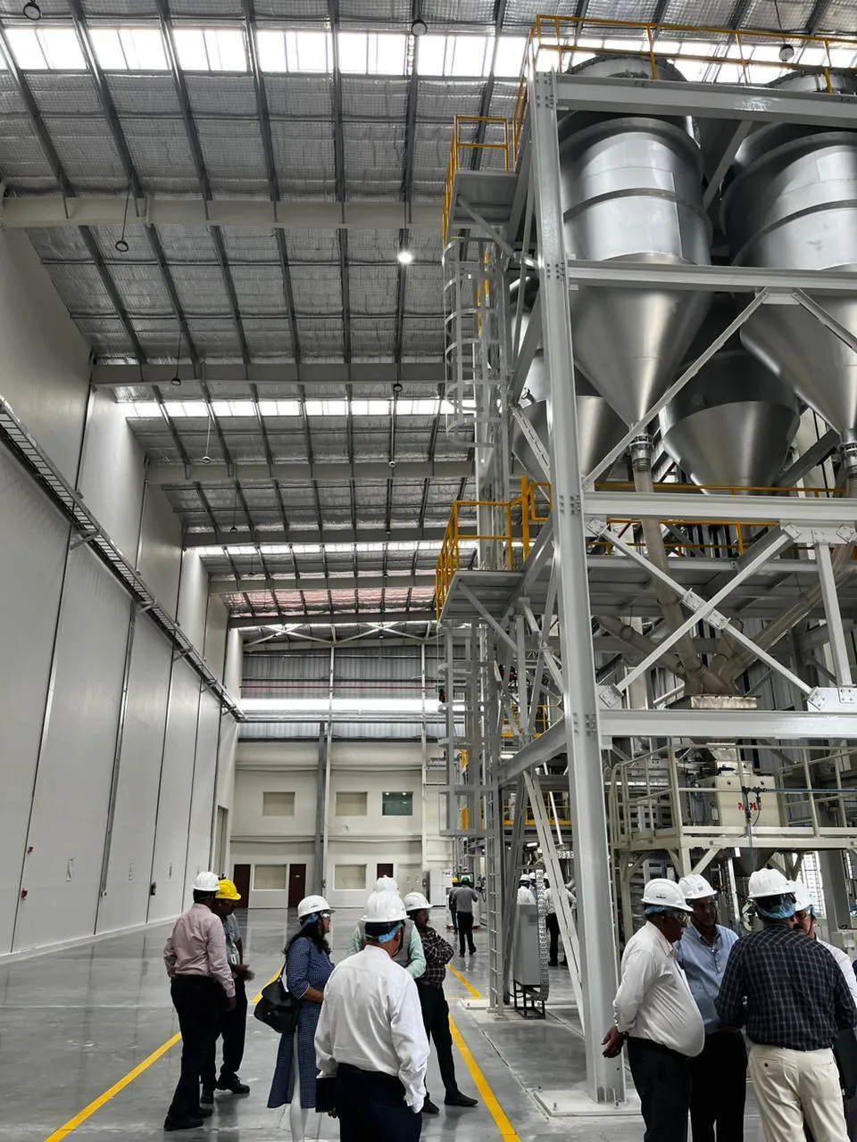 Blending silos and hoppers above the Kuibyshev Azot production hall